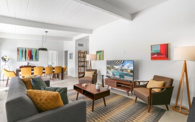 Bright & Harmonious Oasis