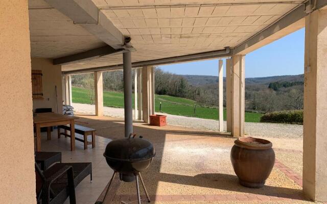 Rez de Piscine, 10 Personnes - RÊVE DE PAPILLON et À L'étage, 5 Personnes - NID D'ÉTOILES, Il s'agit bien de deux gîtes individuels qui sont reliés par un escalier interne, cela permet a une grande famille de louer les deux gîtes