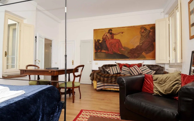 Charming Studio Apartment in Front of the Arno River