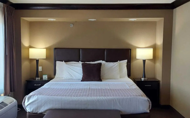 Parkwood Inn & Suites