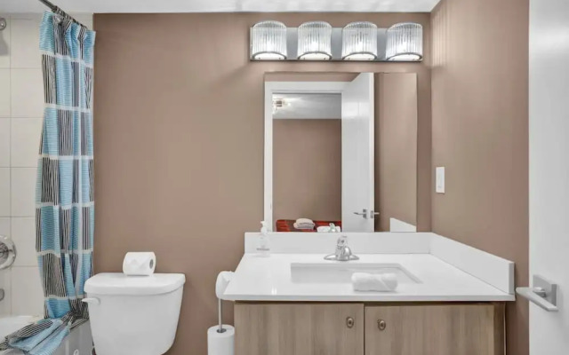 Stylish Mississauga Lower Unit BBQ Yard Paradise