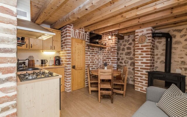 Cozy Holiday Home With Garden in Starigrad