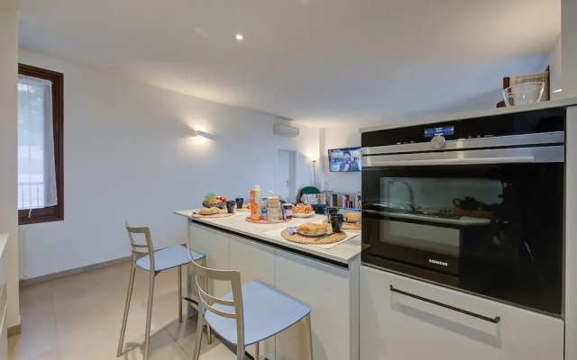 Agata Maison-historical Center and Lake