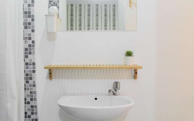 Stylish and Posh Studio Aeropolis Apartment
