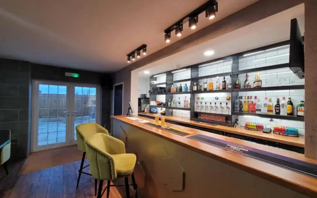 The Oakwood Hotel by Roomsbooked