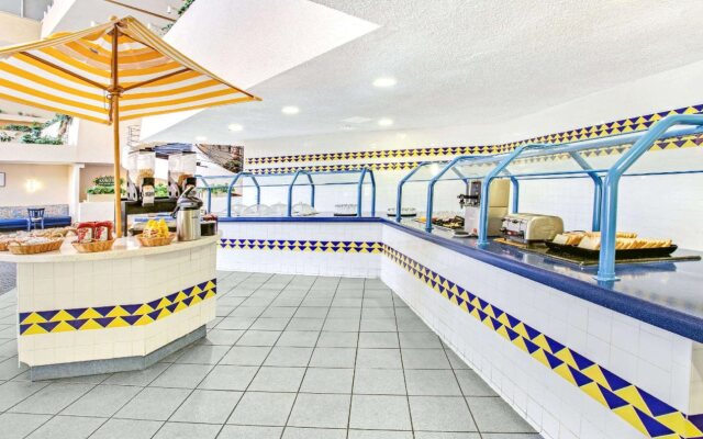 APM Inn & Suites