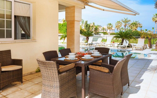 Oceania Paralimni in Paralimni