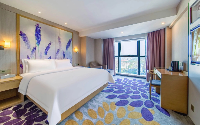 Lavande Hotel Heyuan Wanlongcheng