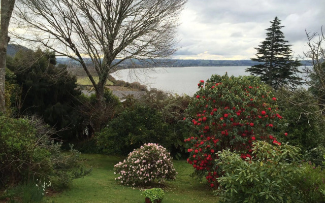 Lakeview Holiday Home