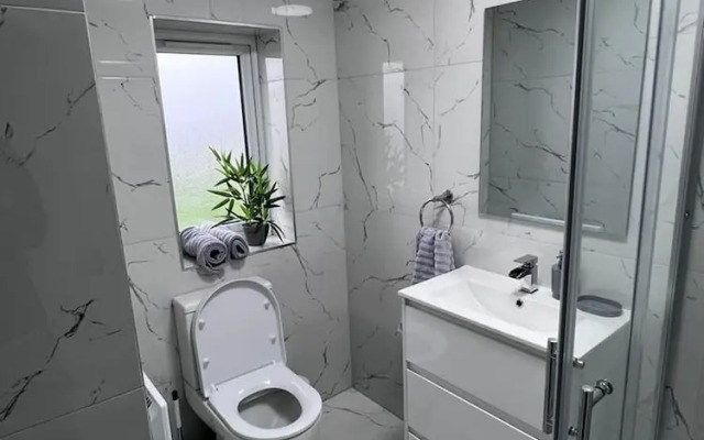 Luxury 2-bed Apartment Lindley Huddersfield
