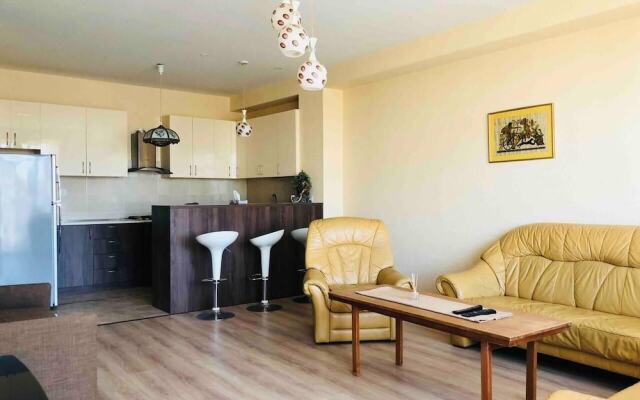 Уютная квартира с террасой рядом с просп. Чавчавадзе