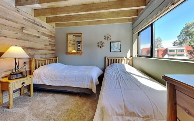 Slopeside Four Bedroom Homes at 1849 Condos - Free Wifi & Parking!