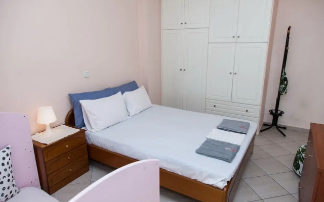 Cozy apt in Peristeri near Metro station