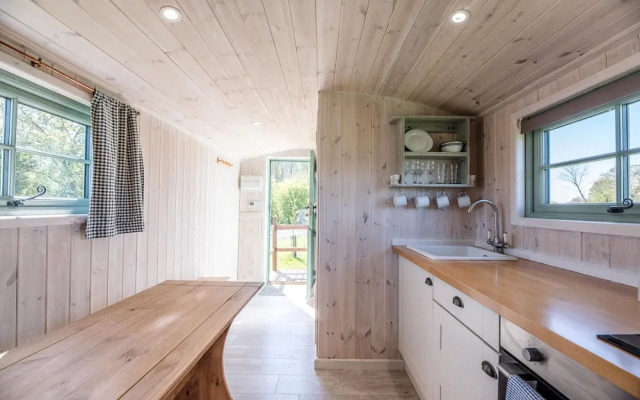 Honeysuckle Farm Hut 1 - Suffolk Farm Holidays