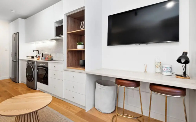 Luxurious Sea Point Apartment With Private Entrance