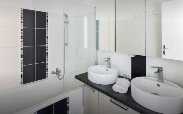 Stunning 2 bed Flat Nice front of the beach Seaview