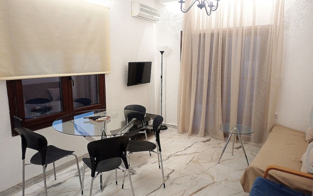Salonikiou Beach Deluxe Apartments