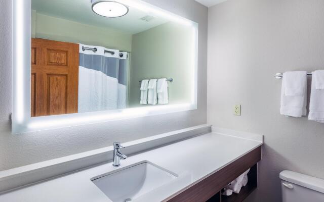 Holiday Inn Express Hotel & Suites Jenks by IHG