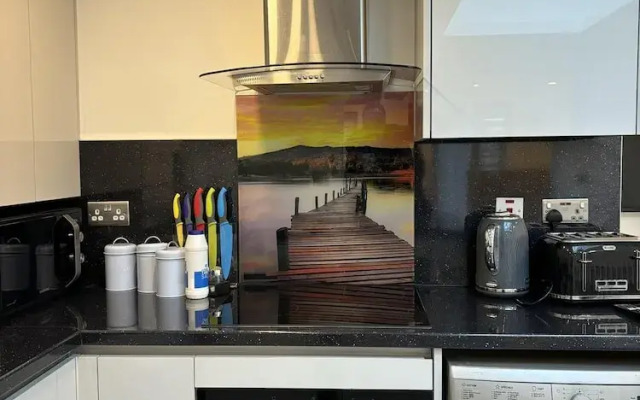 Cozy 2 Bed Property in High Wycombe Tn