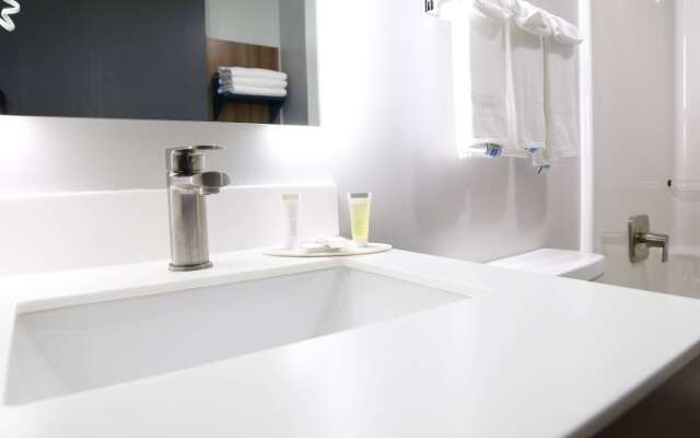 Microtel Inn & Suites by Wyndham Charlotte/Northlake