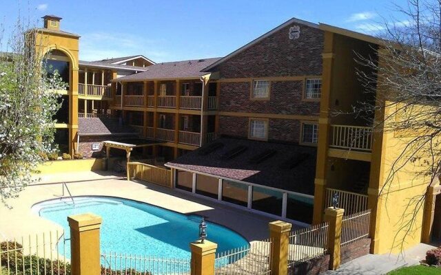 Red Lion Inn & Suites Nashville Airport