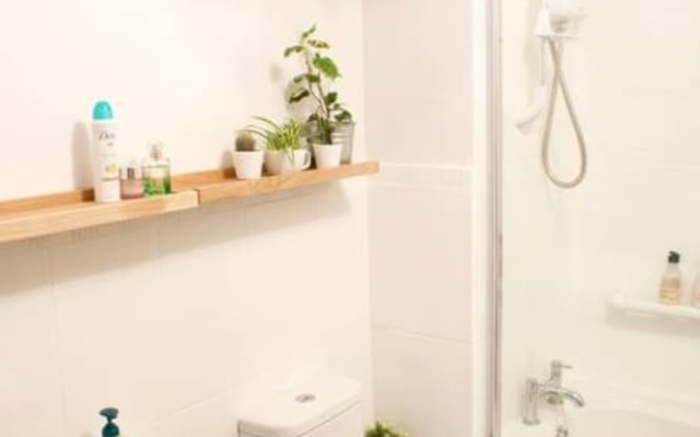 Stylish Apartment With Parking In Bermondsey