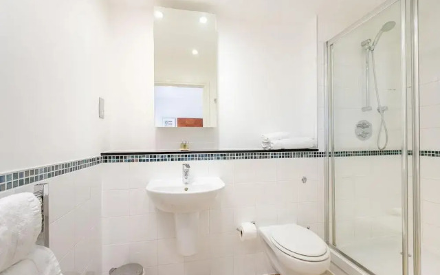 Marlin Aldgate Tower Bridge