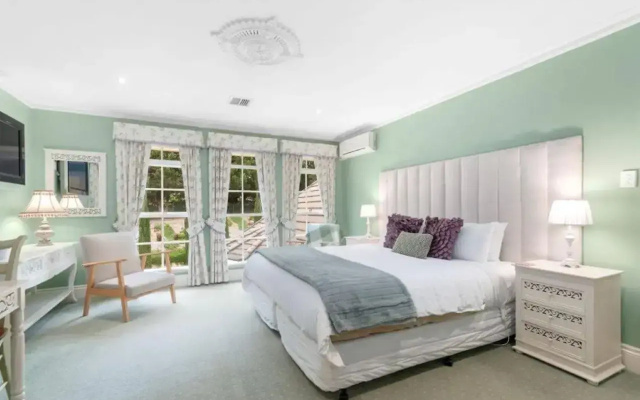Montford Manor Bed & Breakfast