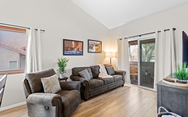 Hikers Hideaway Cozy Resort Condo w/ Pool & More