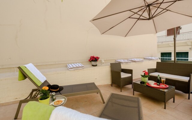 Home with Courtyard in Heart of Old Town