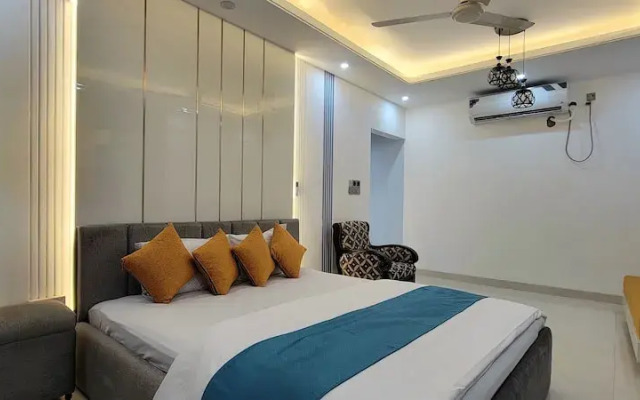 Luxurious 3-bhk Highly Secured & Close to Airport