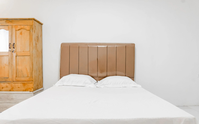 Hotel O Enjoy Homestay & Cafe – Guest Rooms – Makassar