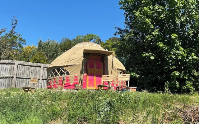 Yurt Retreat - Overlooking the River Blackwater