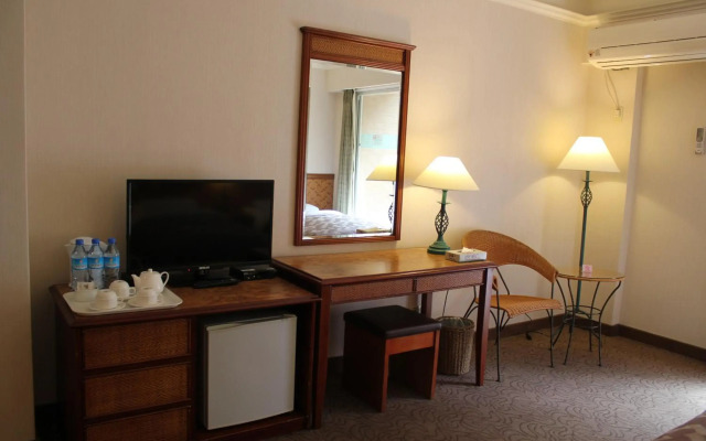 Hoya Hot Springs Hotel