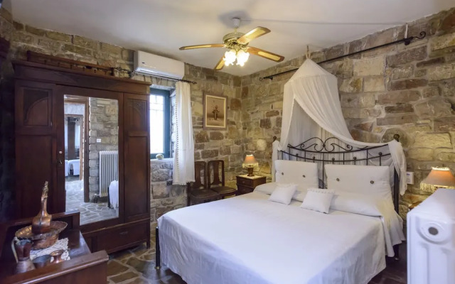 Majestic Chateau - Spectacular Seascapes & Pool