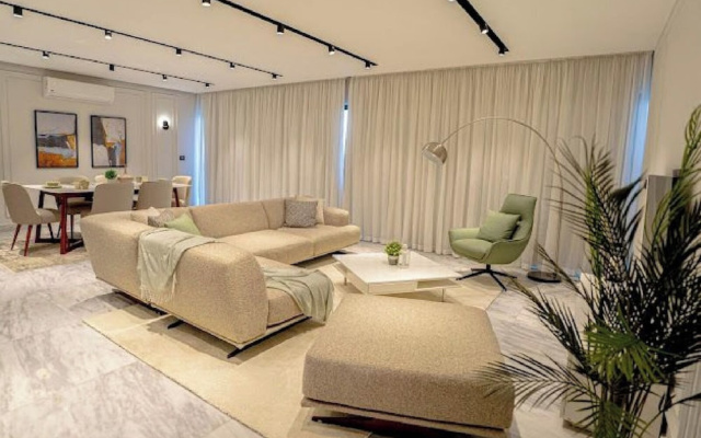 3 BR Apt Lake View - Mynt Hospitality