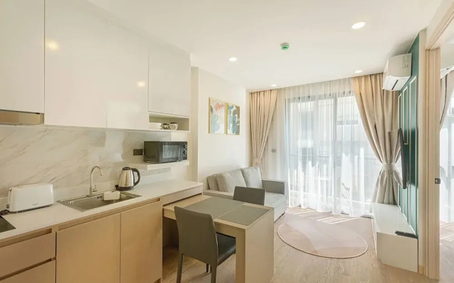 One bedroom Palmetto Condo Karon A512