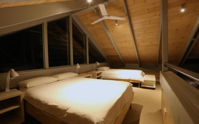 Bombah Point Eco Cottages – Guest Rooms – Bombah Point