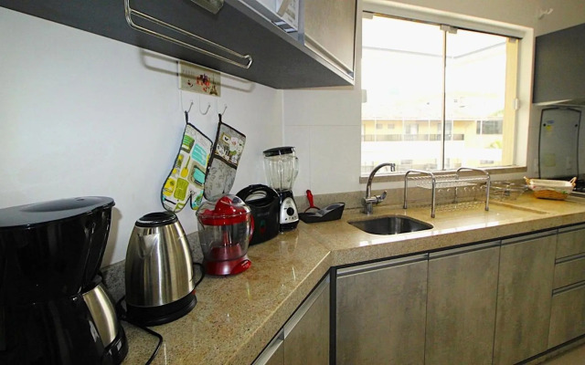 1067 - Apartamento para locação em Bombinhas com 03 suítes