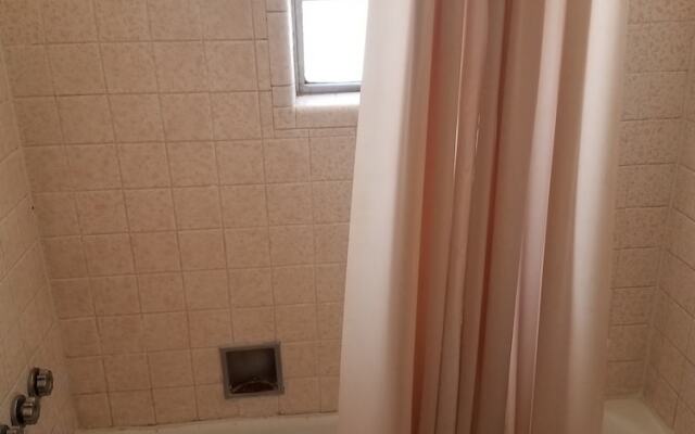 Beverly Crest Motor Inn