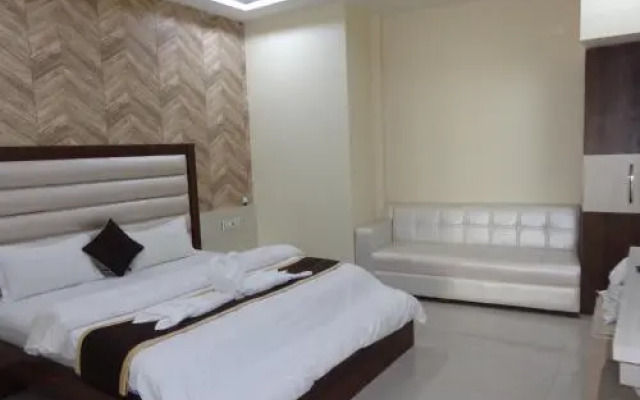 Hotel Prakshi Palace