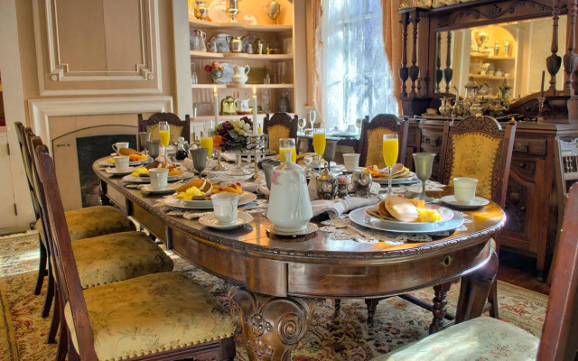 Corners Mansion Inn - A Bed & Breakfast