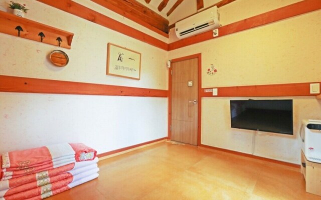 Jeonju Hanok Sukbak Cheheomgwan Pension