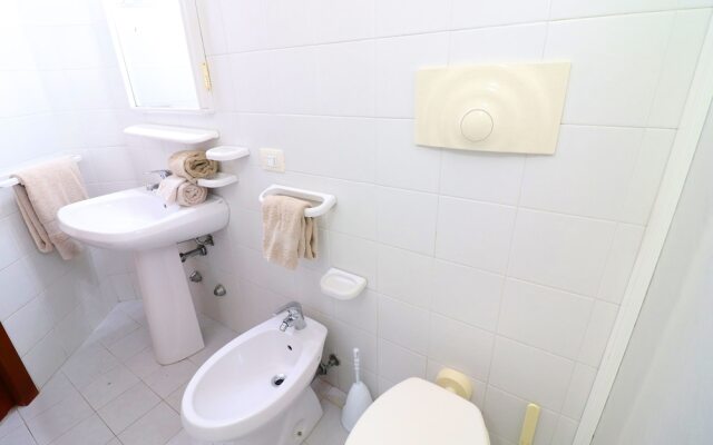 Flat Desirè Close To Beaches with Sight Castle, Terrace, Wi-Fi