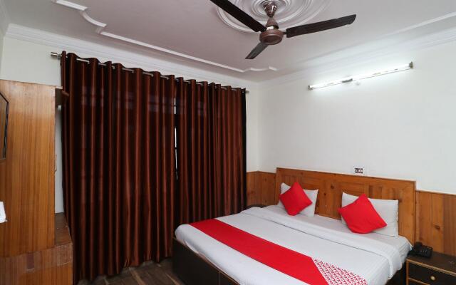 OYO 4605 Hotel Aakarsh