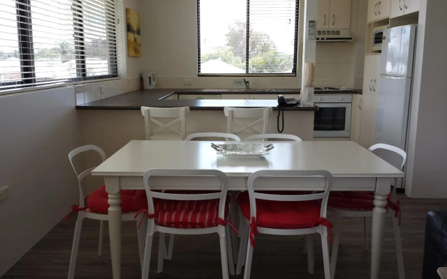 Kirribilli Riverfront Apartments