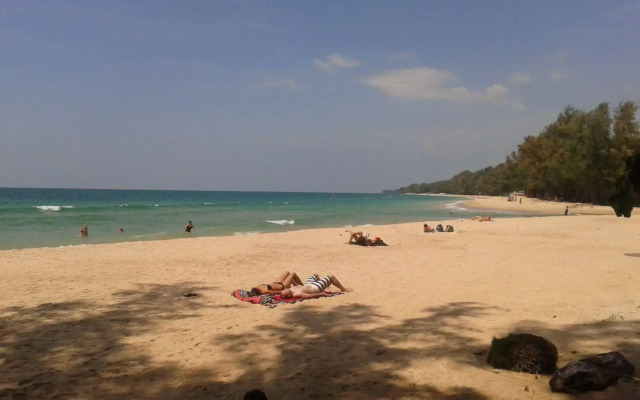 Lanta Castaway Beach Resort