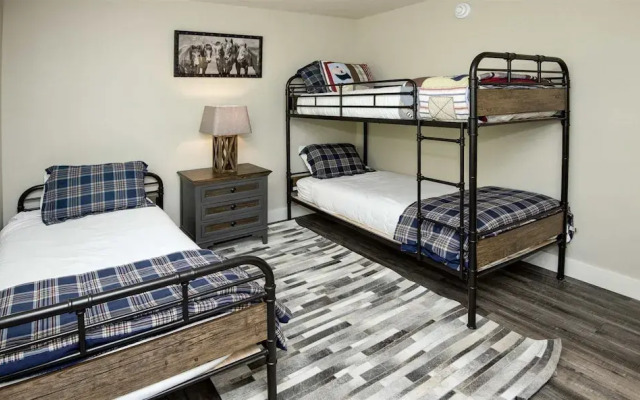 Luxury 3 Bedroom Condo in Vail Village