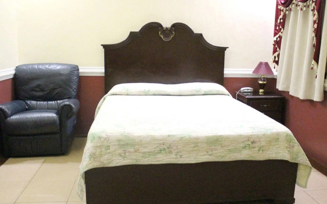 Kokomo's Suites Hotel