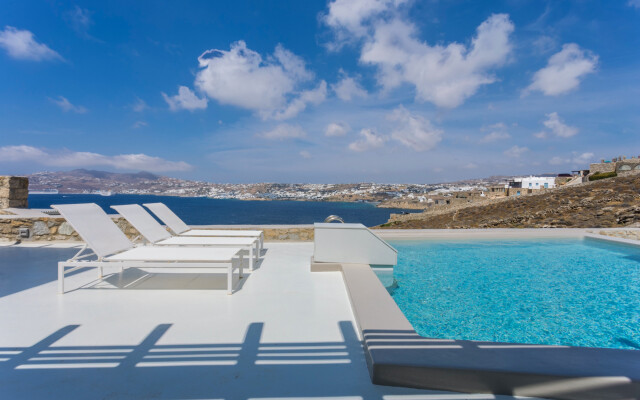 Luxury House with Private Pool 1A